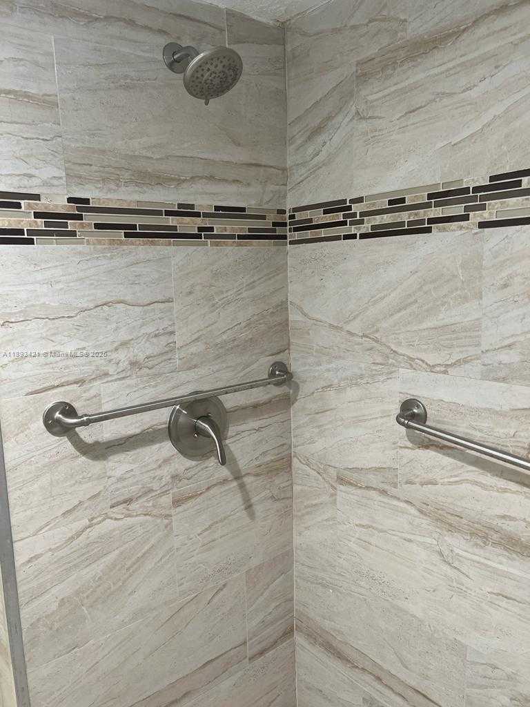 Small Image of 2670 WEST 76TH ST #101, Hialeah Number 19
