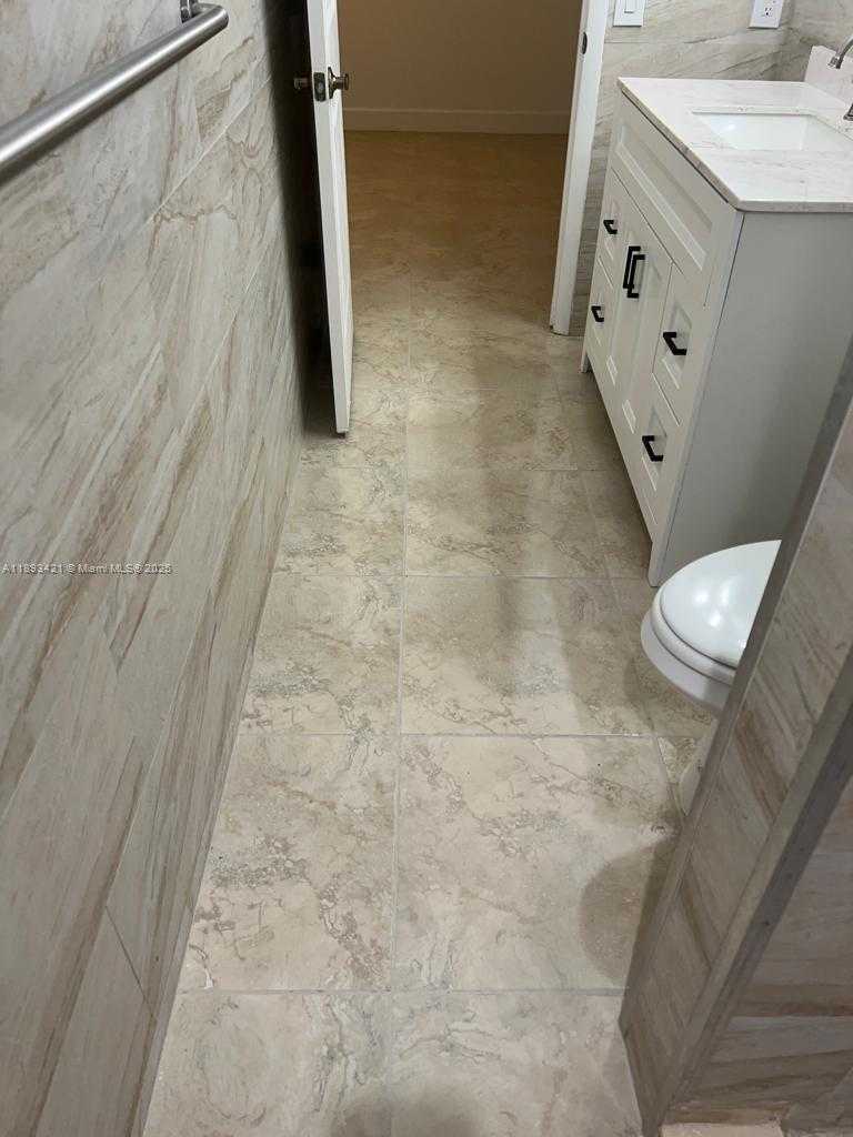 Small Image of 2670 WEST 76TH ST #101, Hialeah Number 21