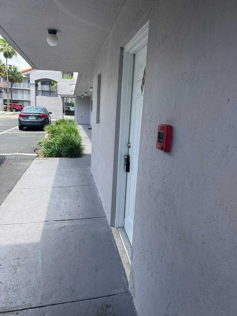 Small Image of 2670 WEST 76TH ST #101, Hialeah Number 30