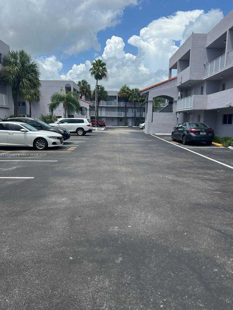 Small Image of 2670 WEST 76TH ST #101, Hialeah Number 32