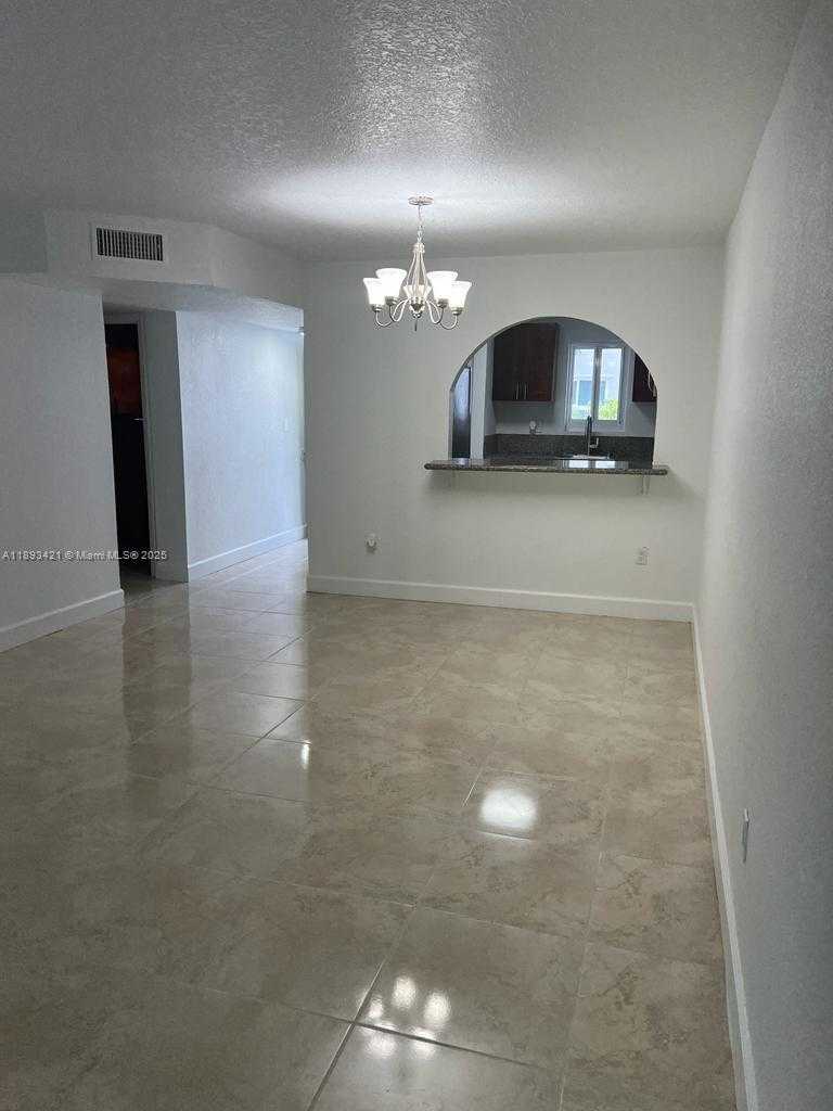 Small Image of 2670 WEST 76TH ST #101, Hialeah Number 5