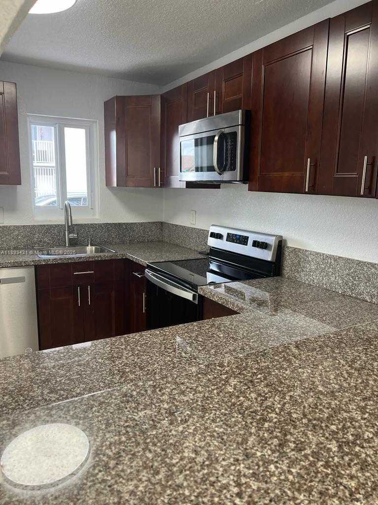 Small Image of 2670 WEST 76TH ST #101, Hialeah Number 6