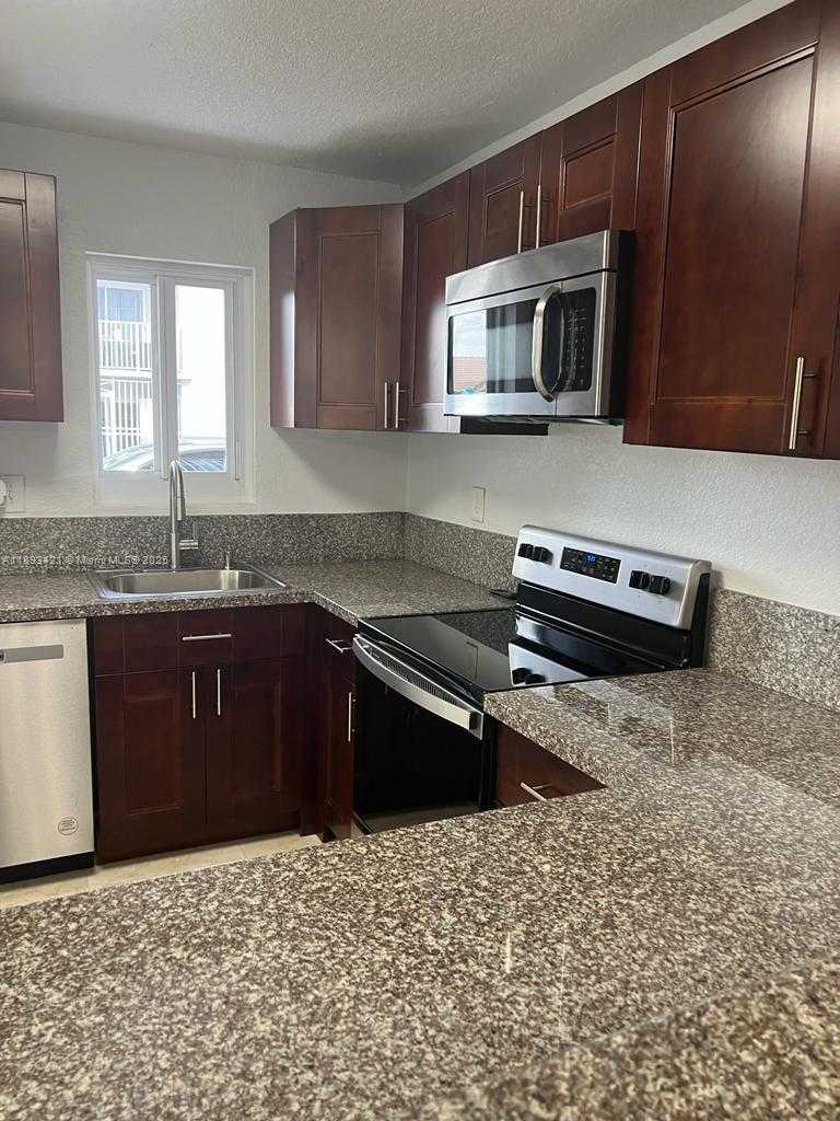 Small Image of 2670 WEST 76TH ST #101, Hialeah Number 7