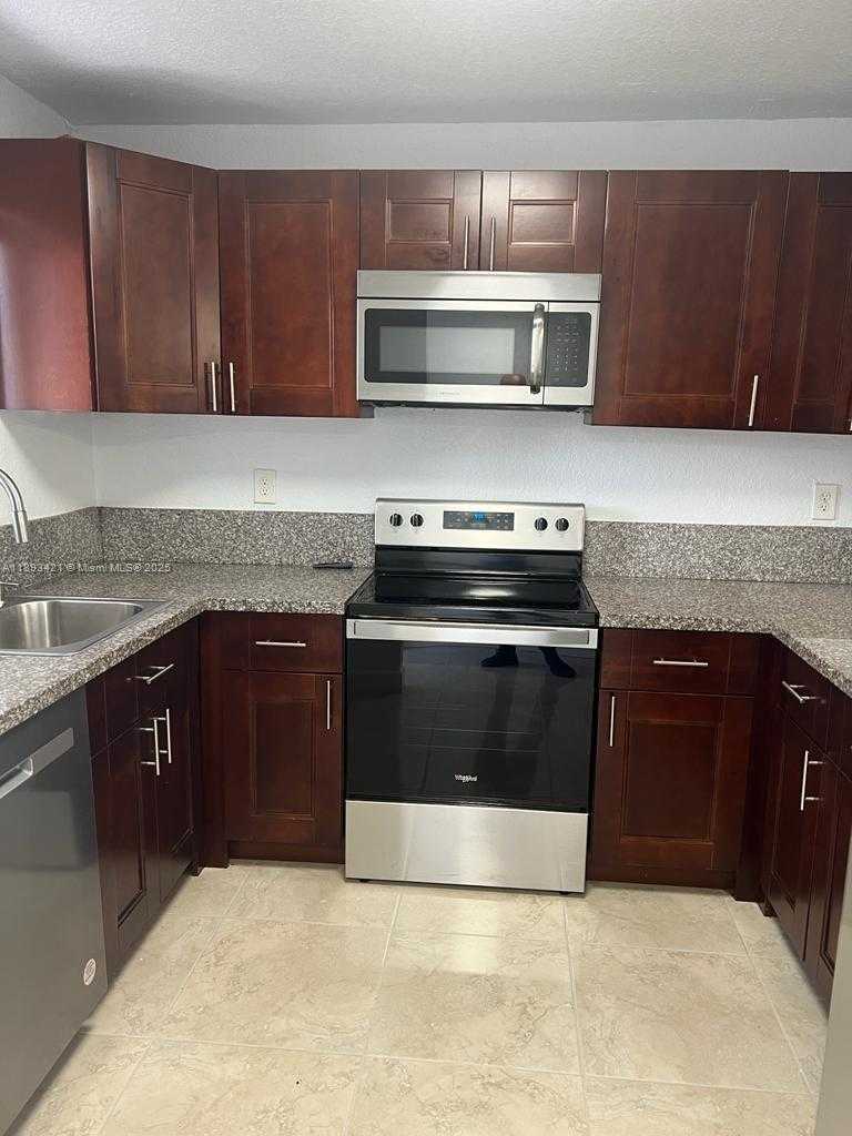 Small Image of 2670 WEST 76TH ST #101, Hialeah Number 9
