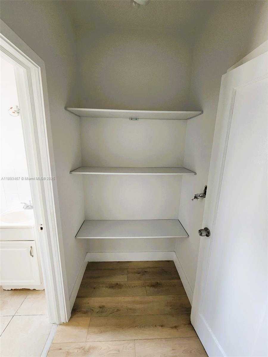 Small Image of 7611 HARDING AVE #8, Miami Beach Number 12
