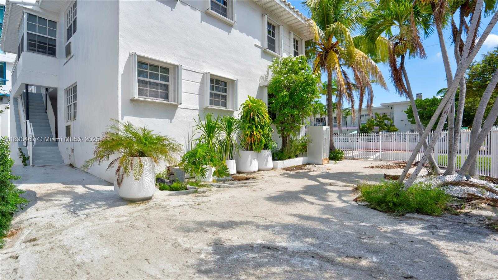 Small Image of 7611 HARDING AVE #8, Miami Beach Number 14