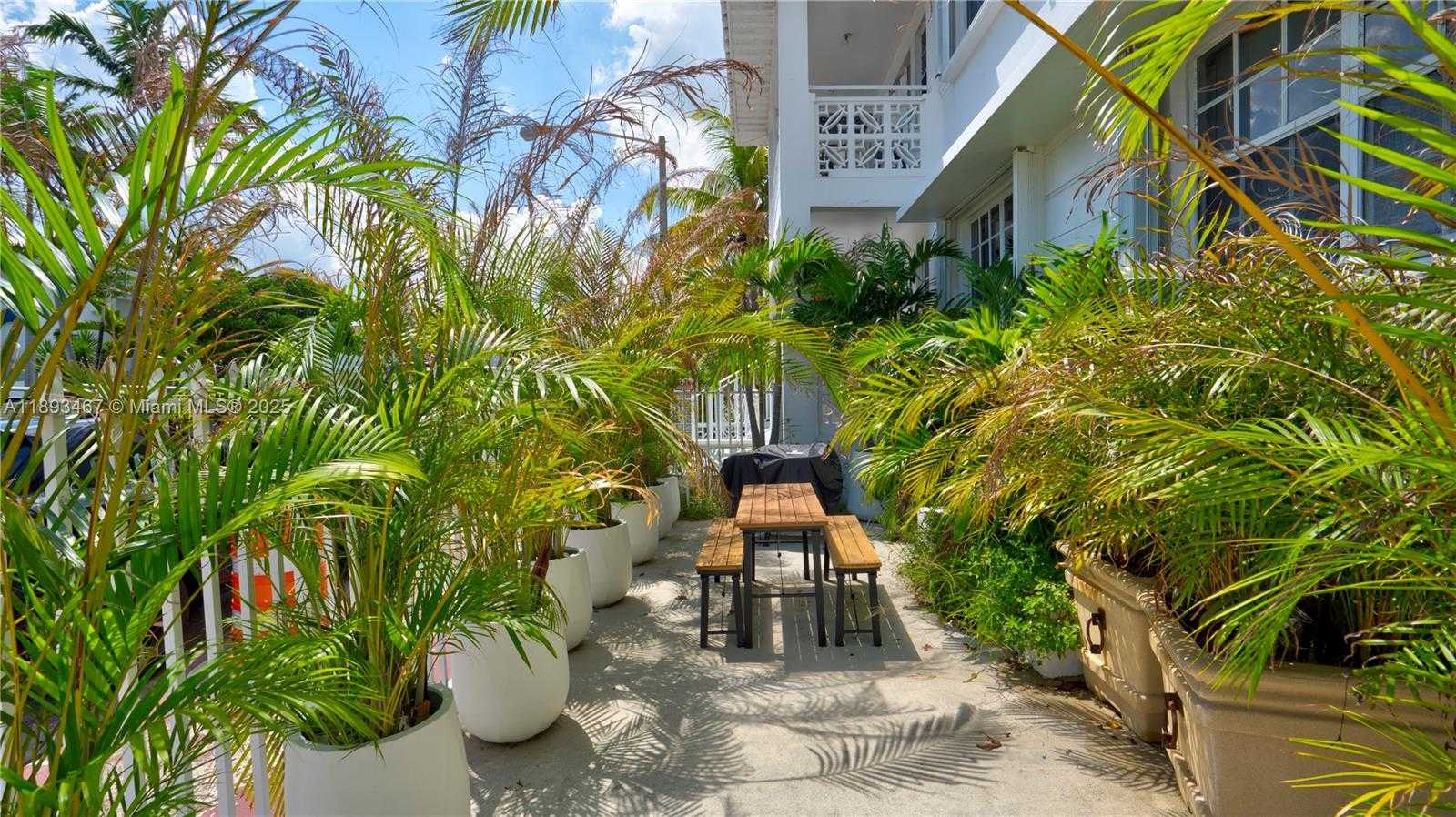 Small Image of 7611 HARDING AVE #8, Miami Beach Number 15