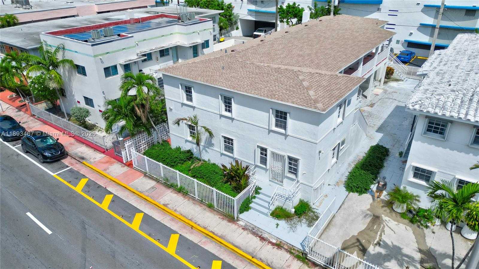 Small Image of 7611 HARDING AVE #8, Miami Beach Number 16