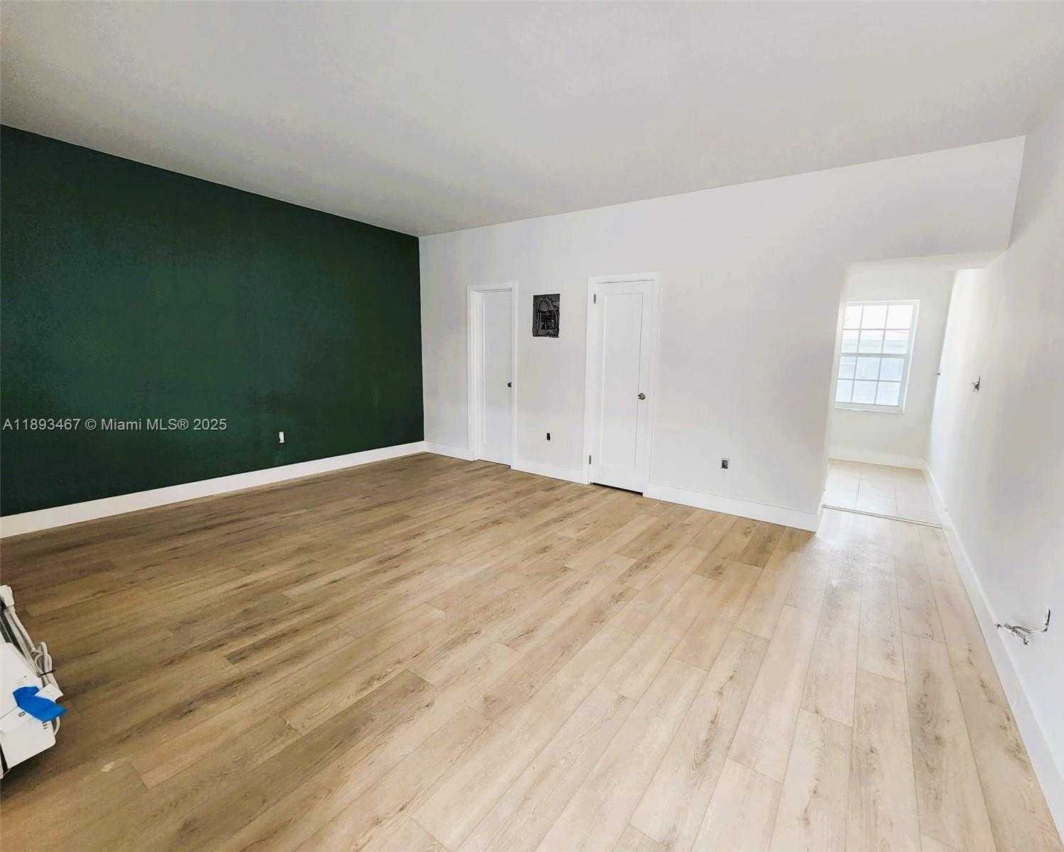 Small Image of 7611 HARDING AVE #8, Miami Beach Number 6