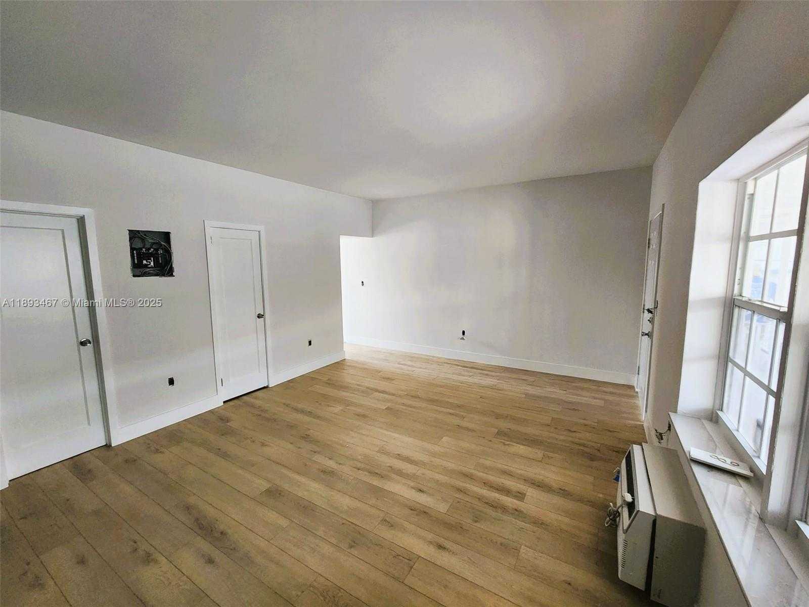 Small Image of 7611 HARDING AVE #8, Miami Beach Number 7