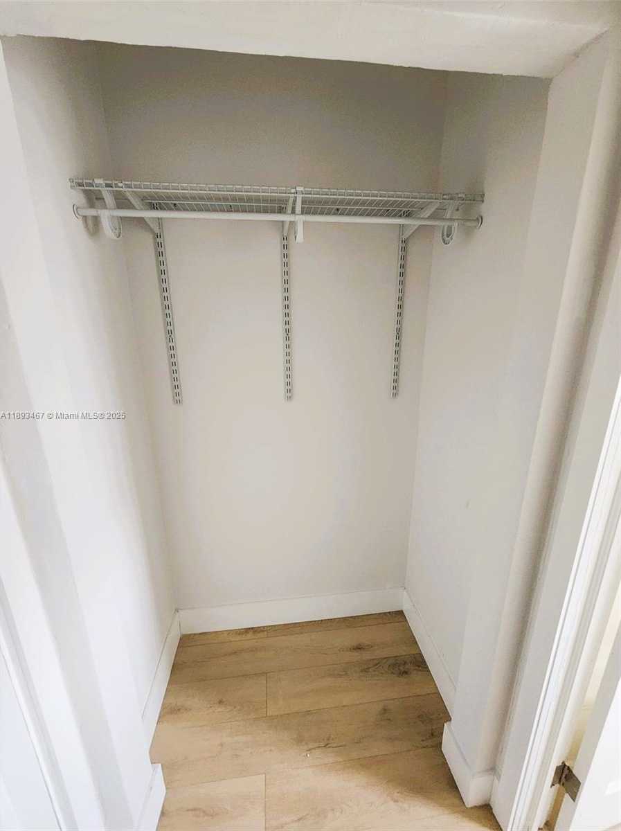 Small Image of 7611 HARDING AVE #8, Miami Beach Number 9