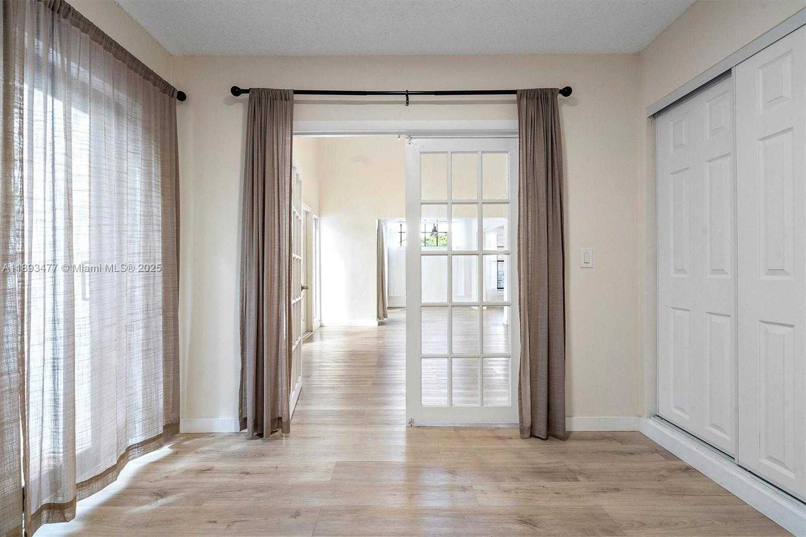 Small Image of 20937 BAY CT #115, Aventura Number 11