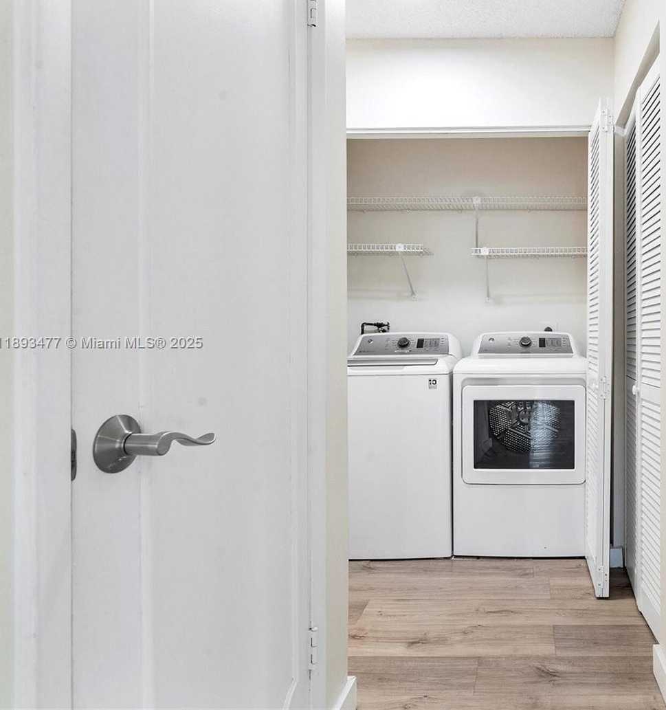 Small Image of 20937 BAY CT #115, Aventura Number 12