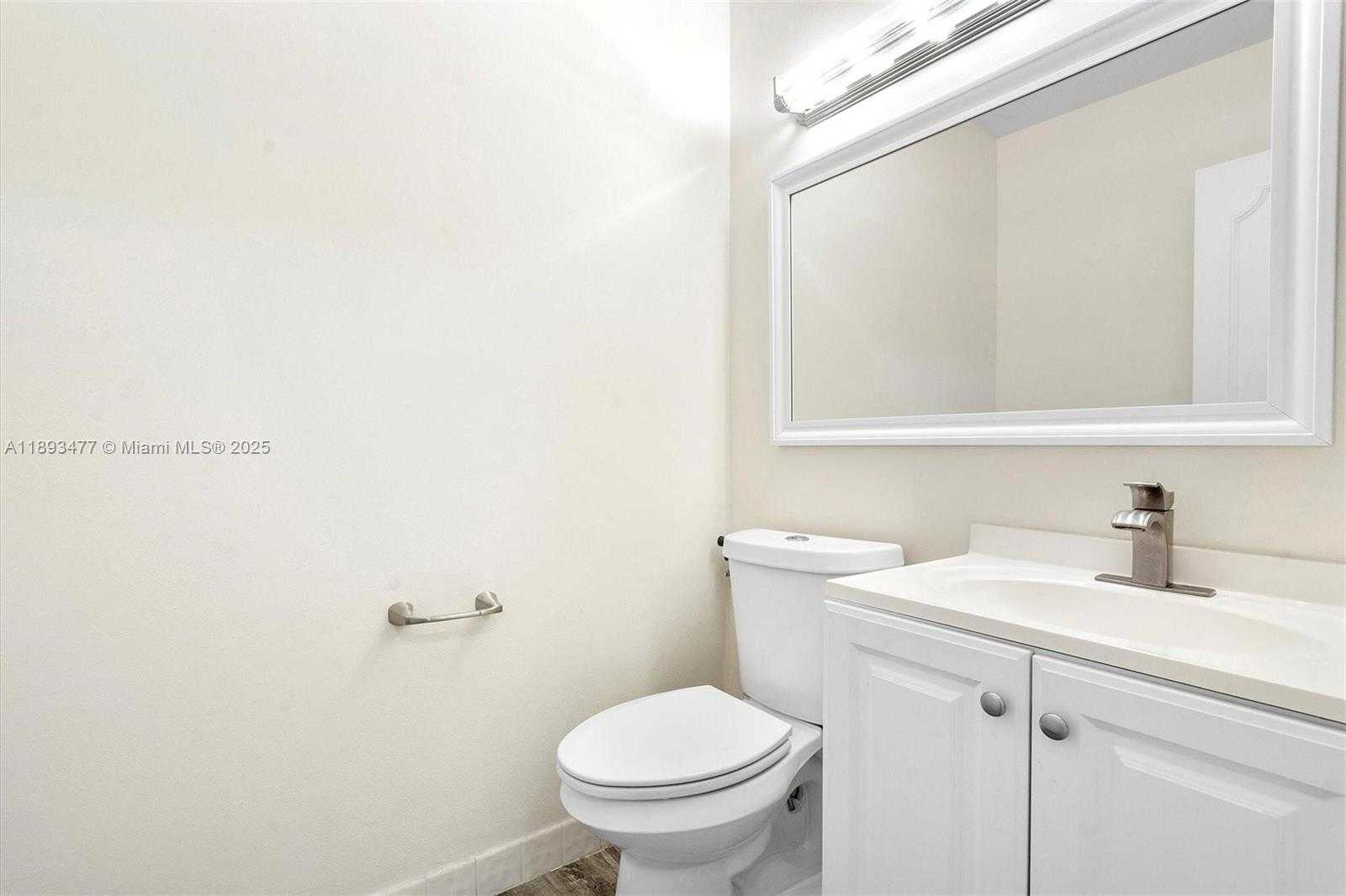 Small Image of 20937 BAY CT #115, Aventura Number 13