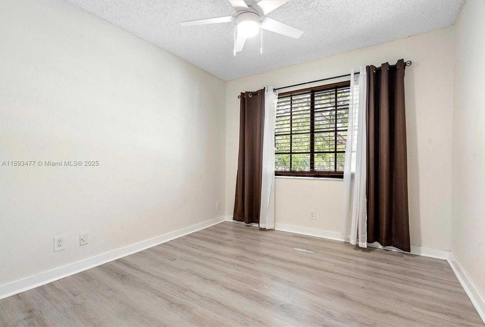 Small Image of 20937 BAY CT #115, Aventura Number 14