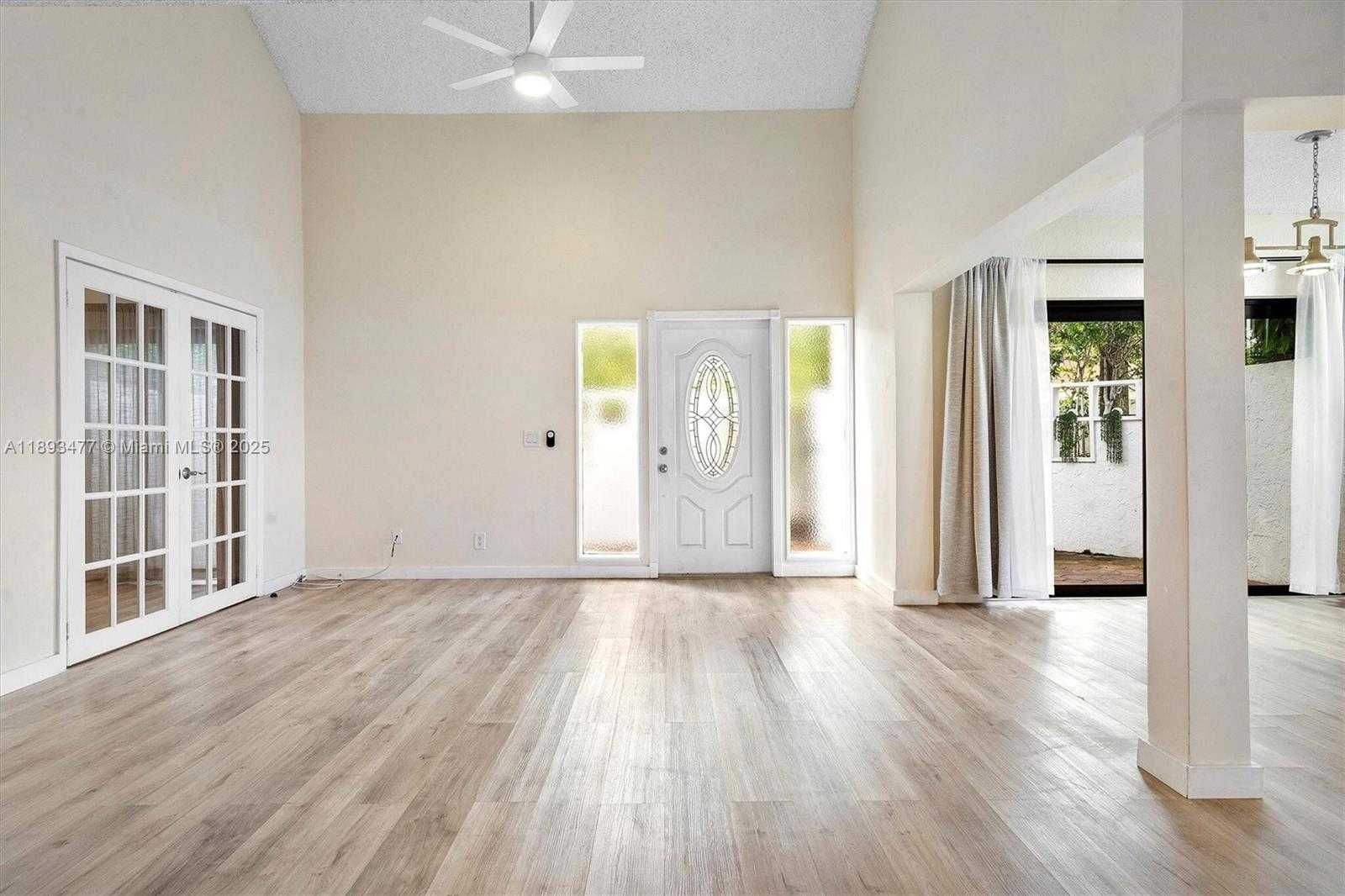 Small Image of 20937 BAY CT #115, Aventura Number 2