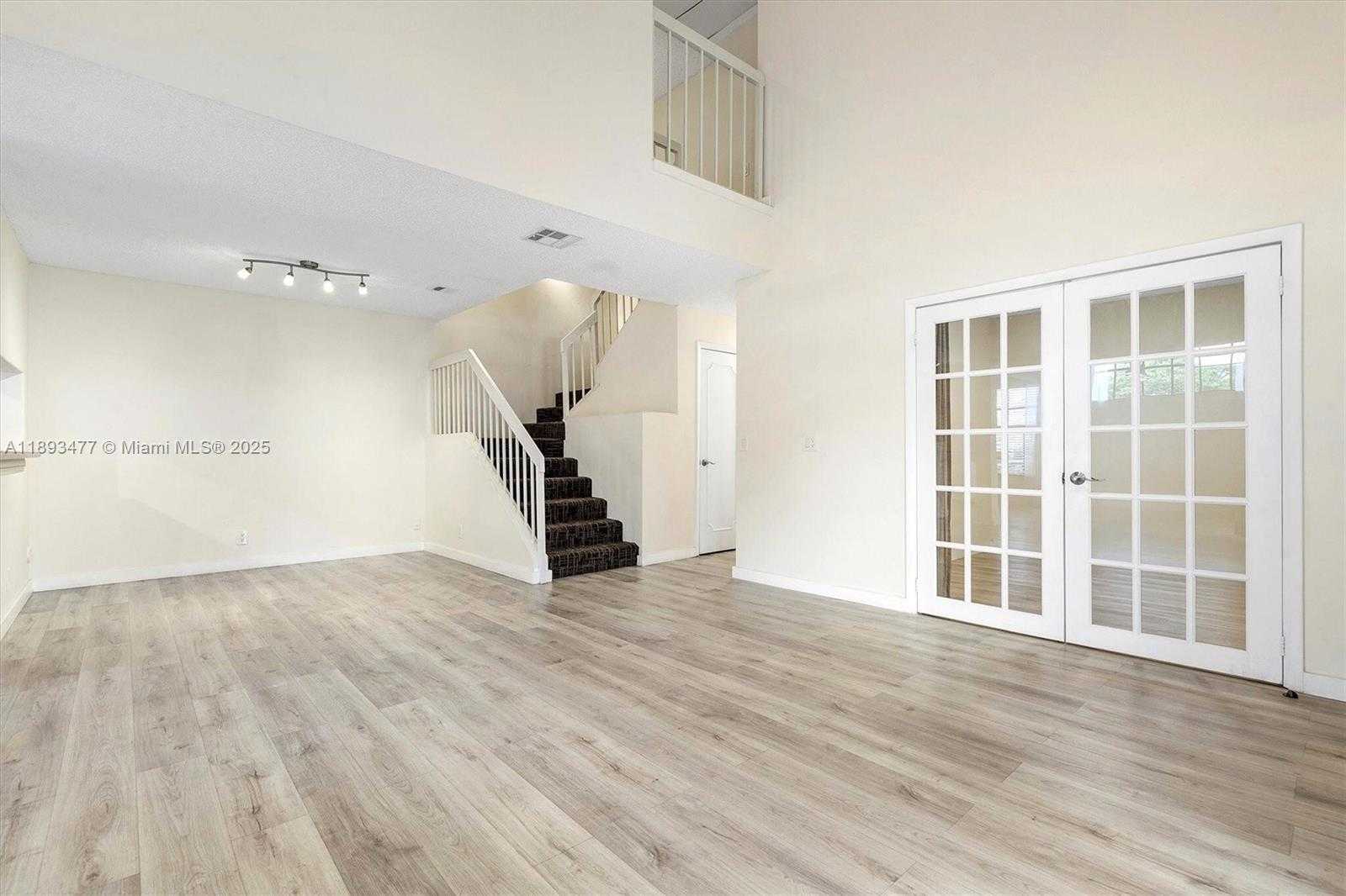 Small Image of 20937 BAY CT #115, Aventura Number 3