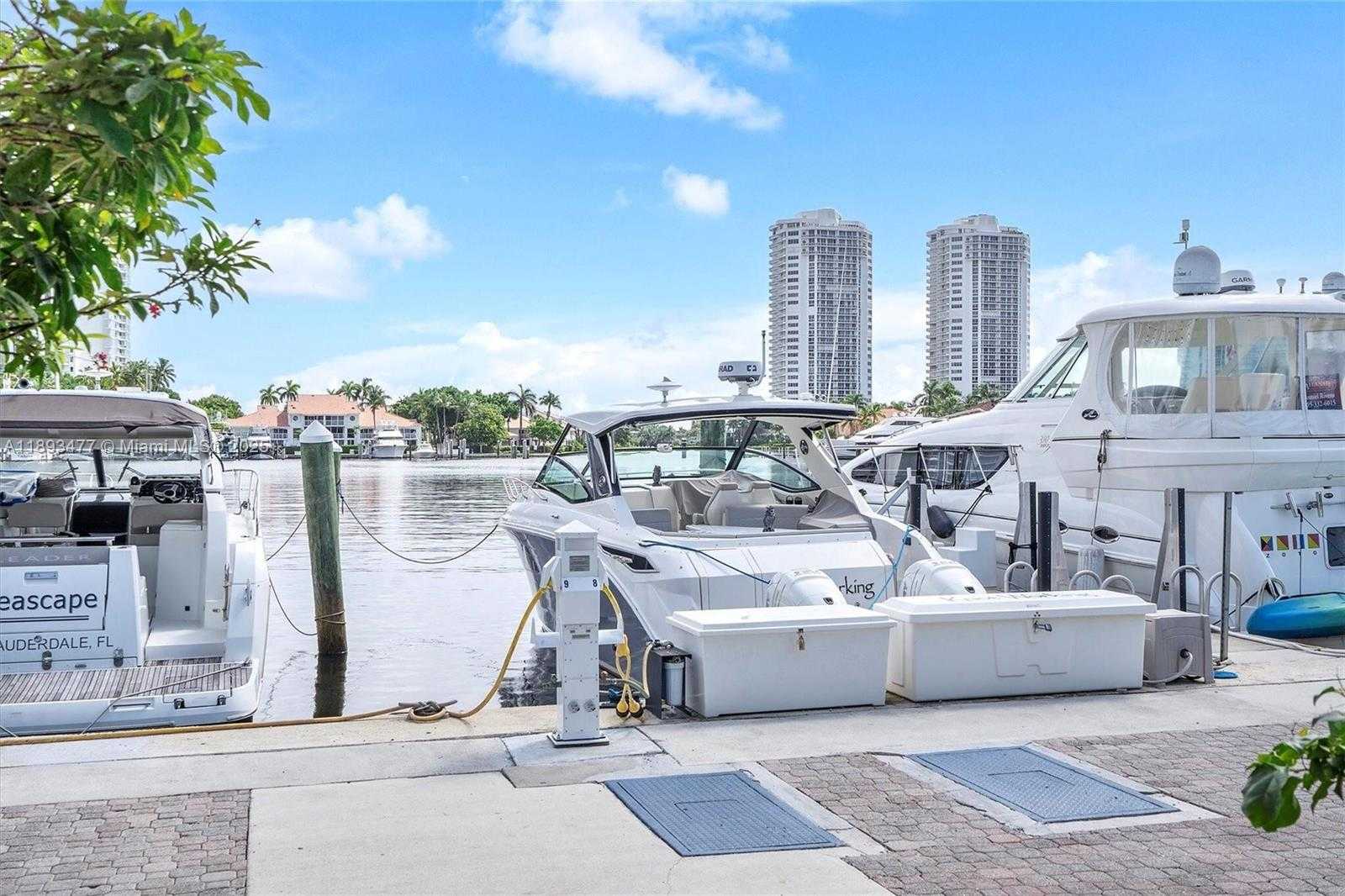Small Image of 20937 BAY CT #115, Aventura Number 30