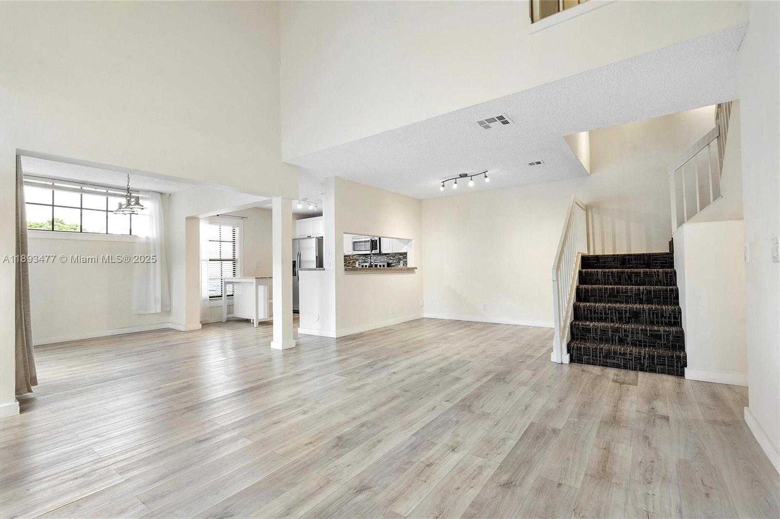 Small Image of 20937 BAY CT #115, Aventura Number 4