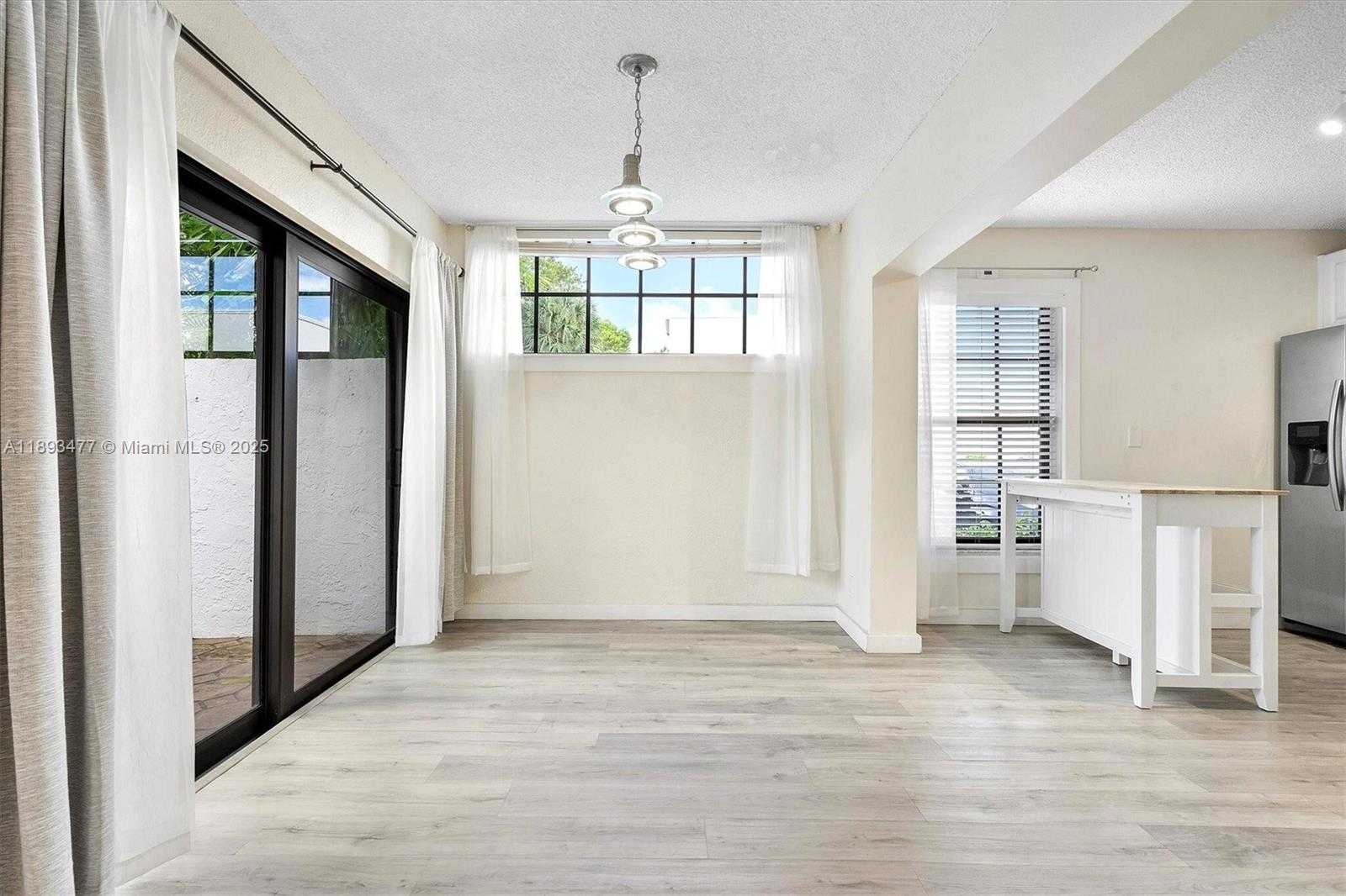 Small Image of 20937 BAY CT #115, Aventura Number 5