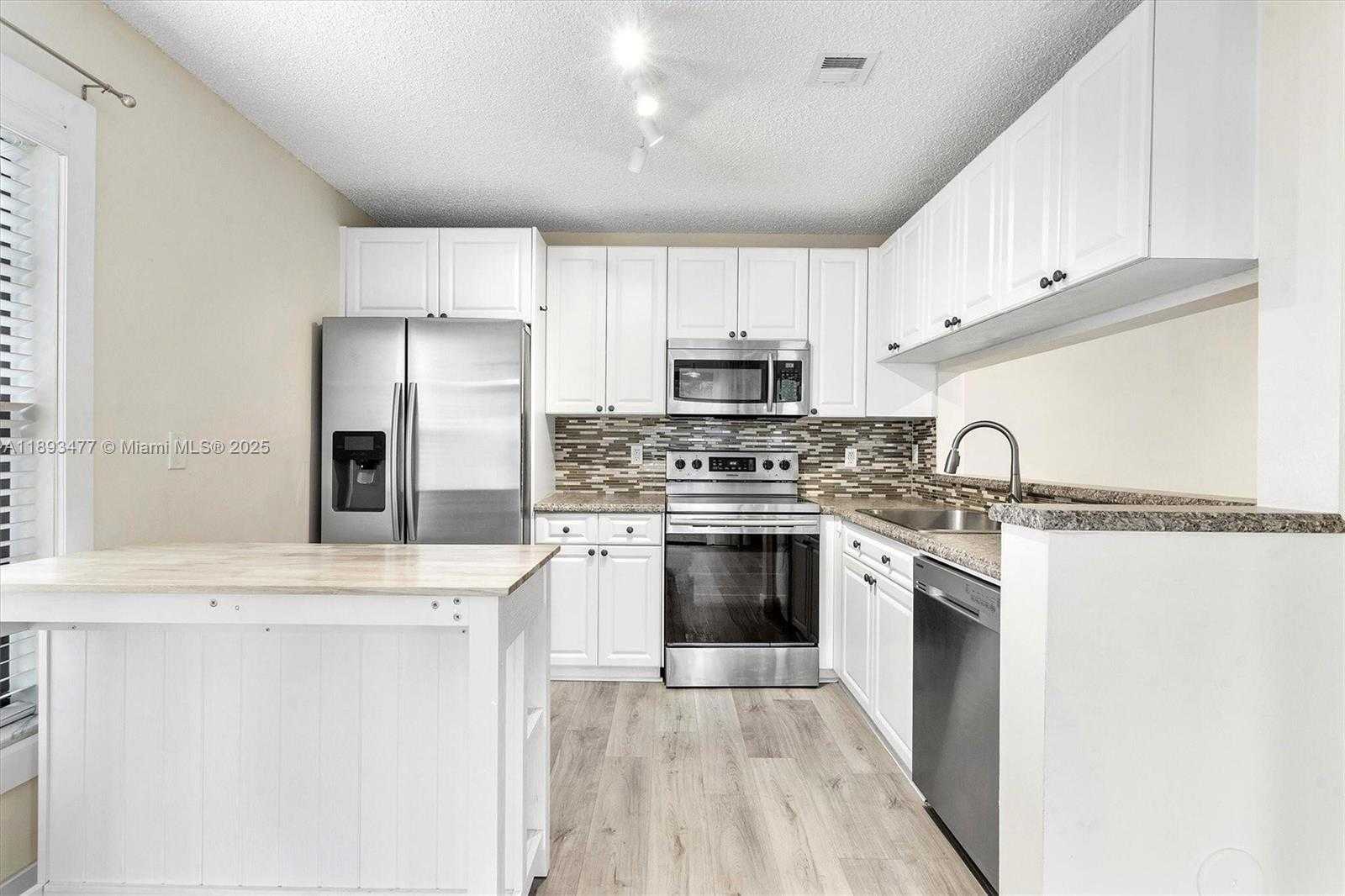 Small Image of 20937 BAY CT #115, Aventura Number 6