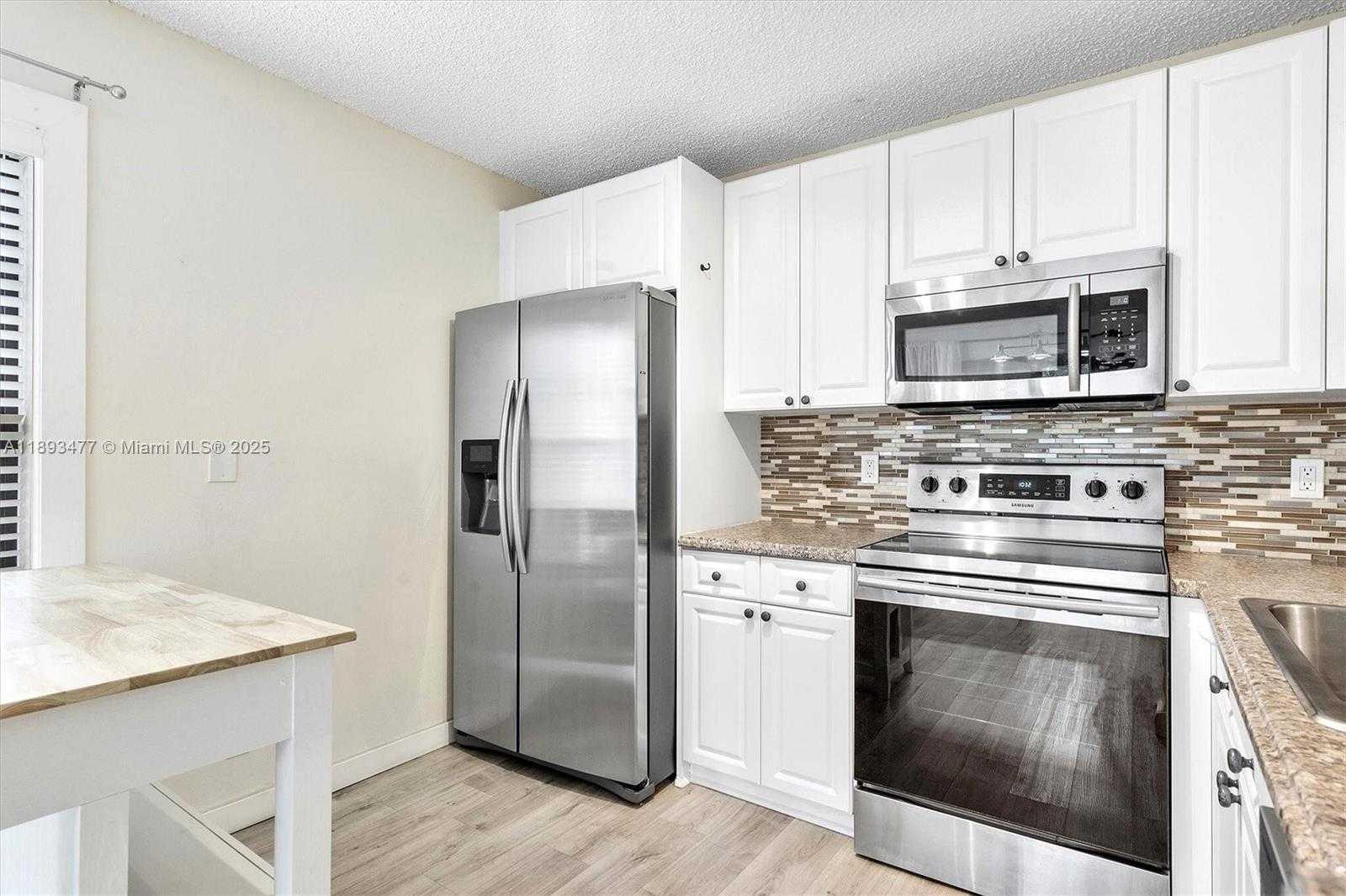 Small Image of 20937 BAY CT #115, Aventura Number 7
