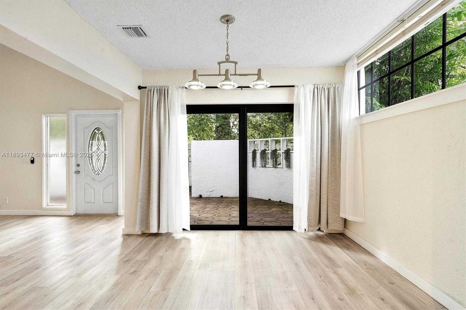 Small Image of 20937 BAY CT #115, Aventura Number 9