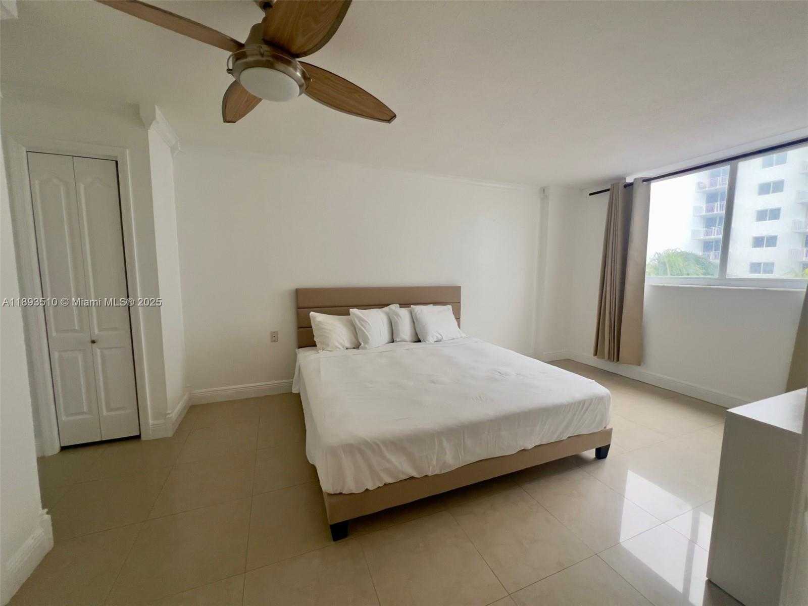 Small Image of 401 OCEAN DR #311, Miami Beach Number 4