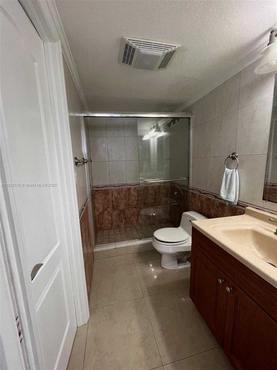 Small Image of 401 OCEAN DR #311, Miami Beach Number 6