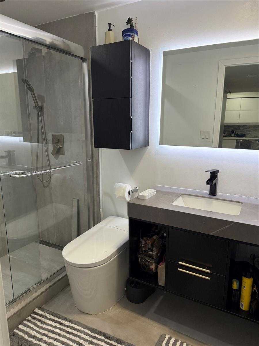 Small Image of 401 OCEAN DR #325, Miami Beach Number 7