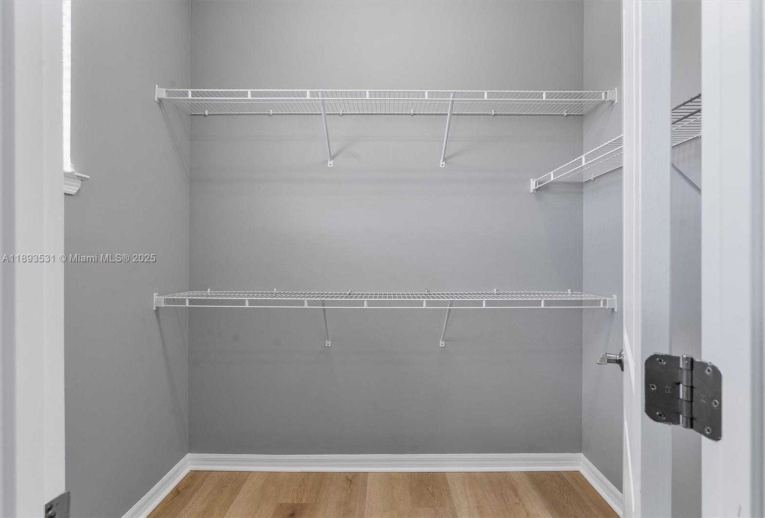 Small Image of 1240 EUCALYPTUS DR #1, Hollywood Number 10