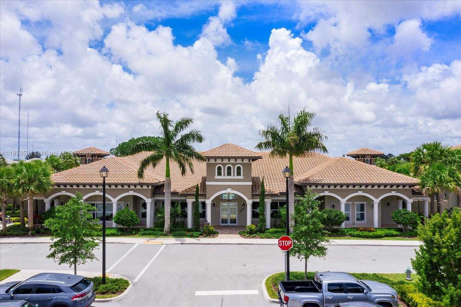 Small Image of 1240 EUCALYPTUS DR #1, Hollywood Number 19