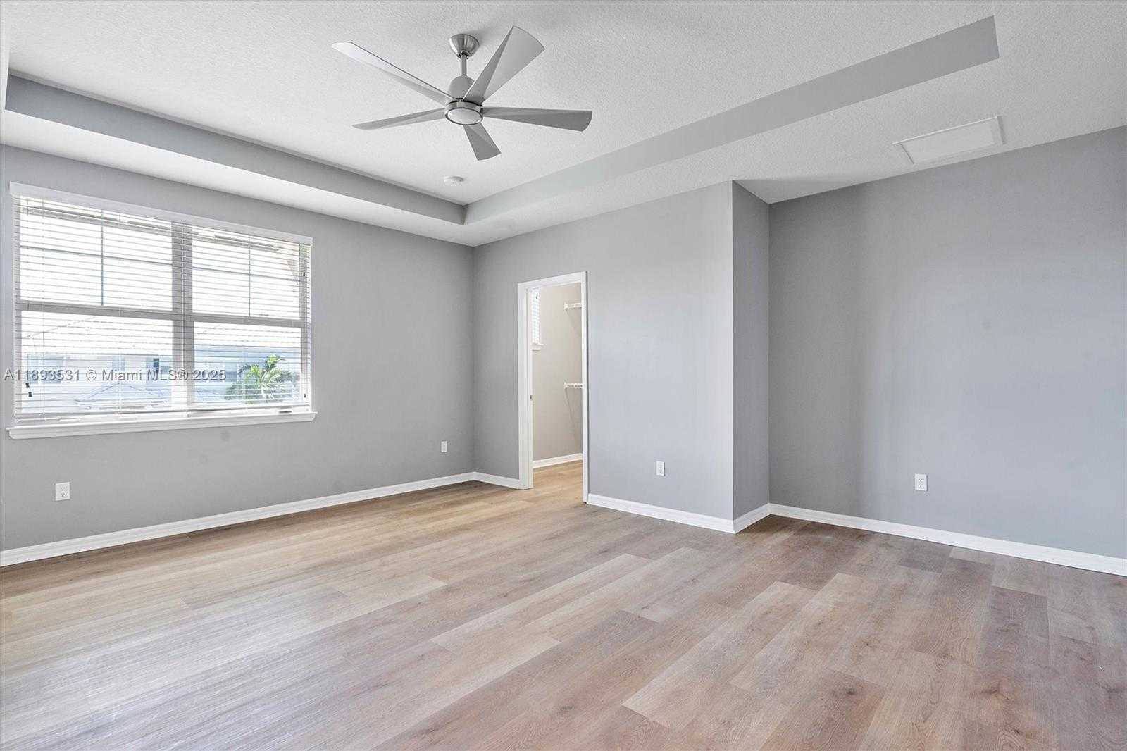 Small Image of 1240 EUCALYPTUS DR #1, Hollywood Number 7