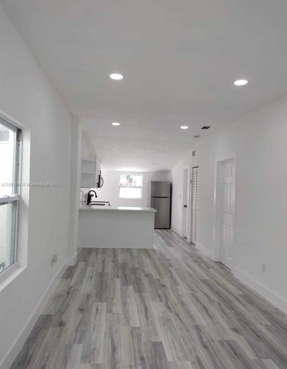 Small Image of 1062 NORTH WEST 25TH ST, Miami Number 3