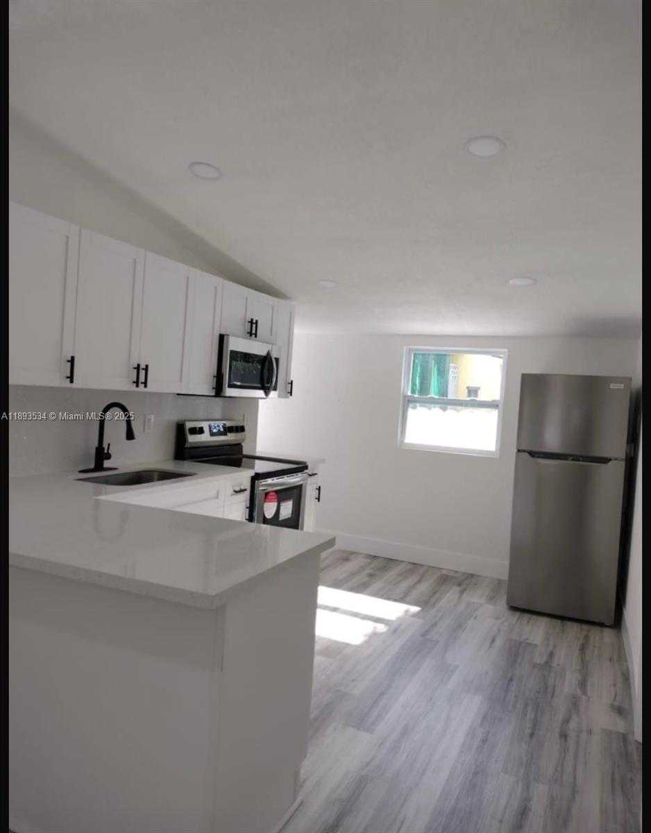 Small Image of 1062 NORTH WEST 25TH ST, Miami Number 4