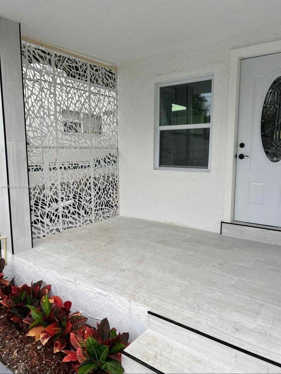 Small Image of 1062 NORTH WEST 25TH ST, Miami Number 8