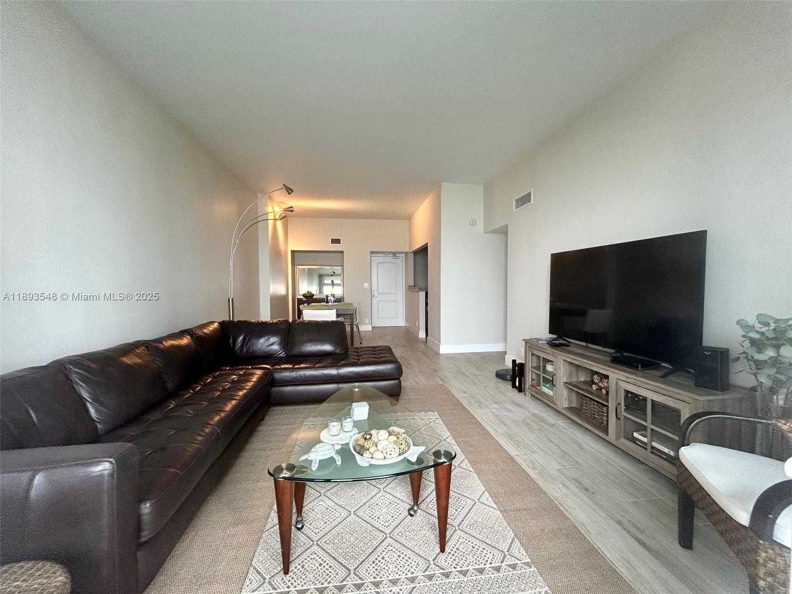 Small Image of 100 BAYVIEW DR #PH08, Sunny Isles Beach Number 19