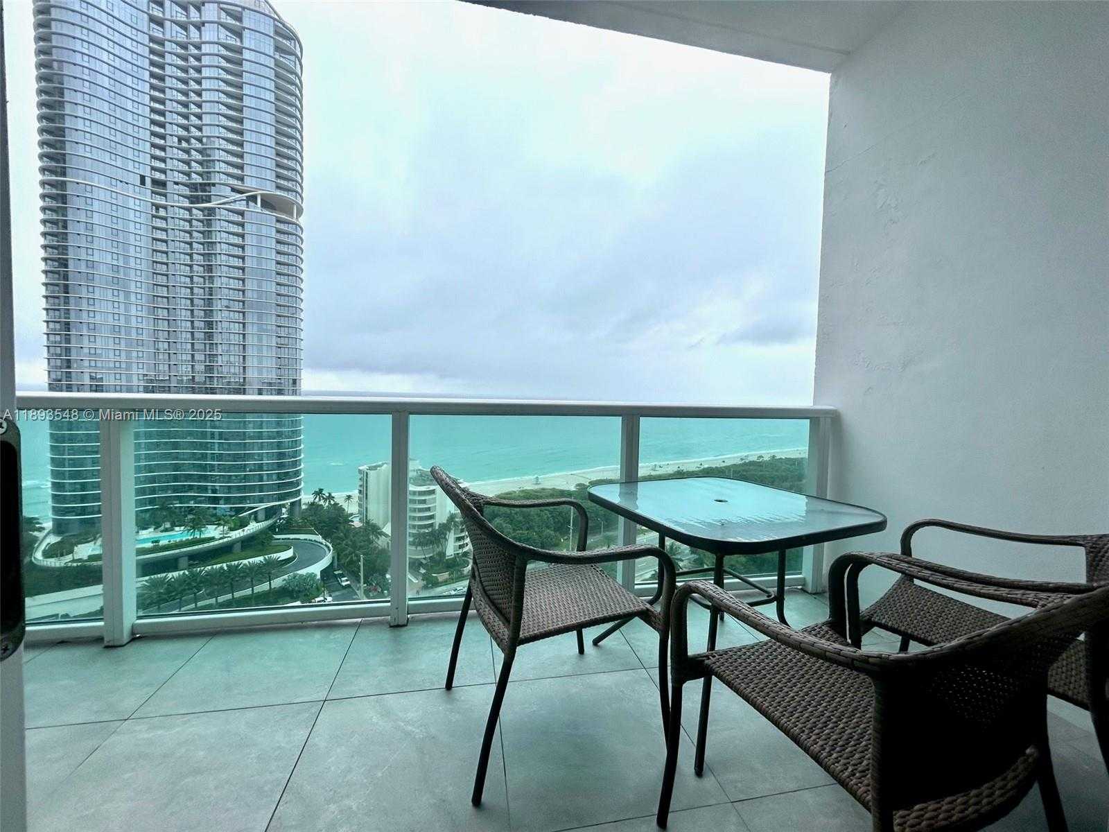 Small Image of 100 BAYVIEW DR #PH08, Sunny Isles Beach Number 2