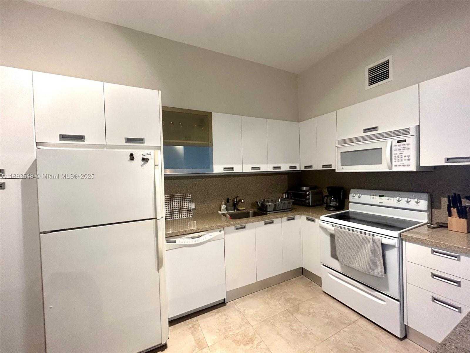 Small Image of 100 BAYVIEW DR #PH08, Sunny Isles Beach Number 21