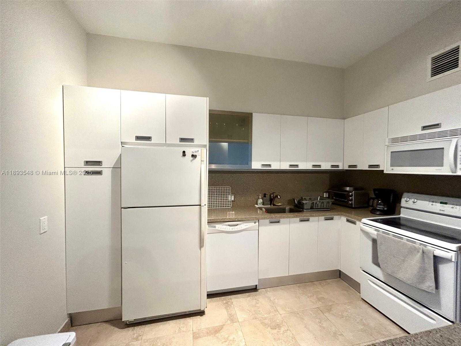 Small Image of 100 BAYVIEW DR #PH08, Sunny Isles Beach Number 22
