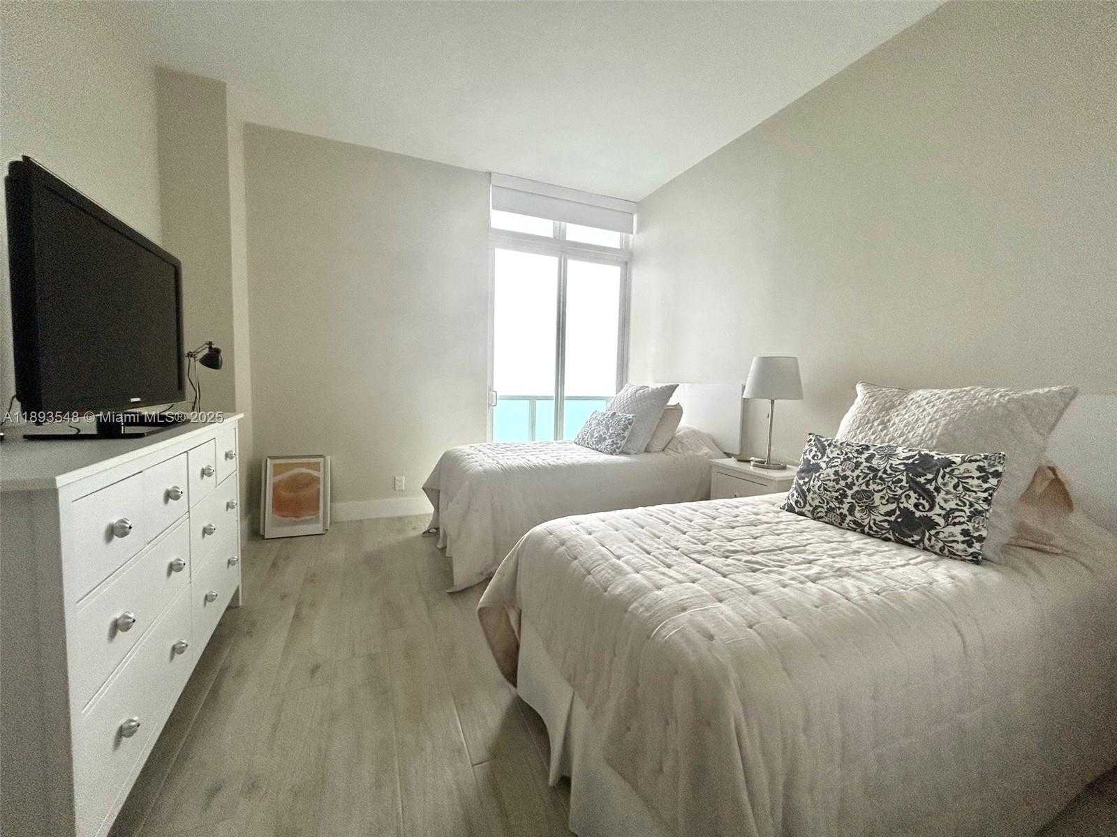 Small Image of 100 BAYVIEW DR #PH08, Sunny Isles Beach Number 23