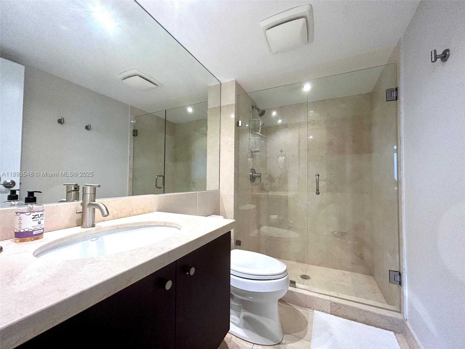 Small Image of 100 BAYVIEW DR #PH08, Sunny Isles Beach Number 25