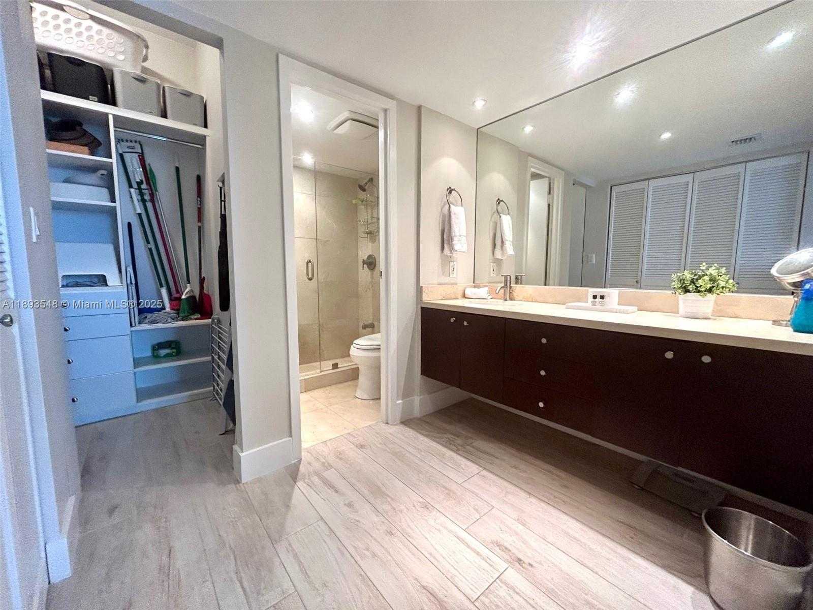 Small Image of 100 BAYVIEW DR #PH08, Sunny Isles Beach Number 28