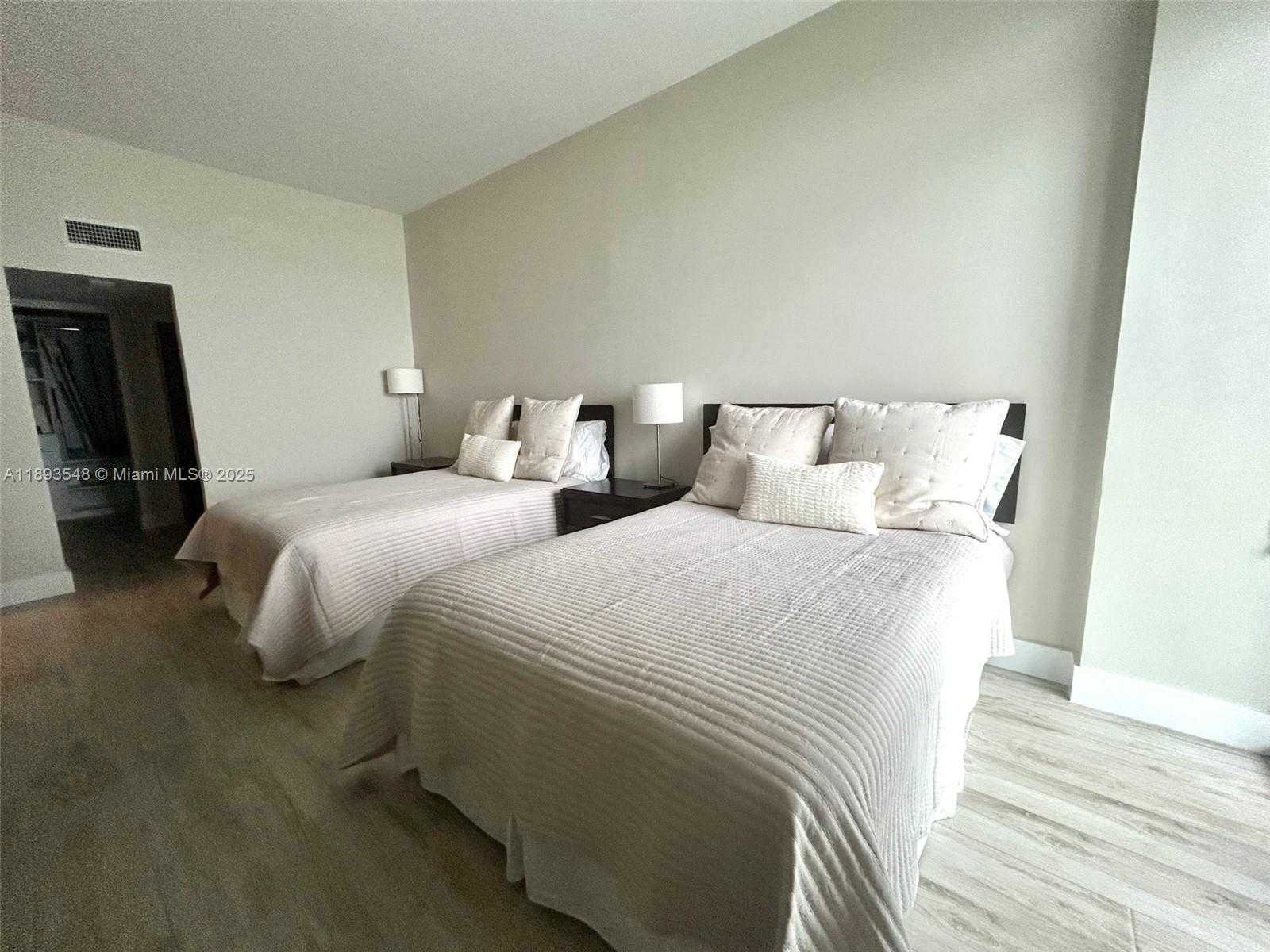 Small Image of 100 BAYVIEW DR #PH08, Sunny Isles Beach Number 30