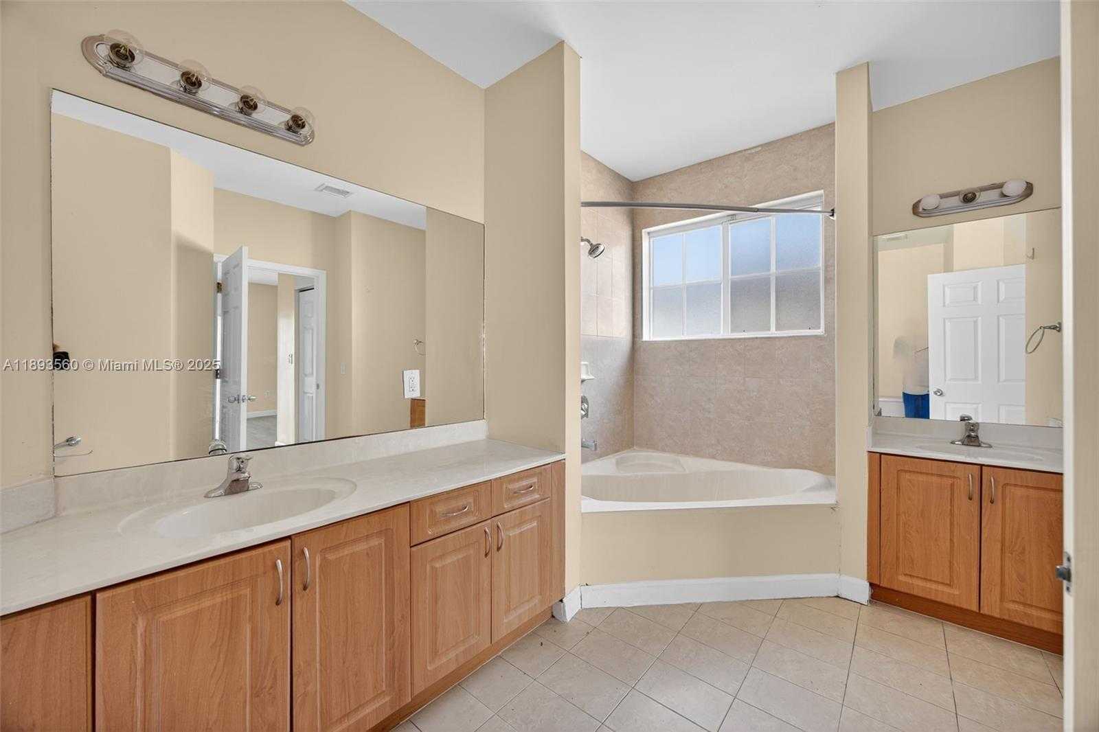 Small Image of 4281 NORTH EAST 16TH ST, Homestead Number 17