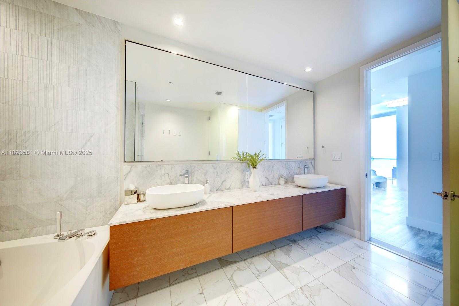 Small Image of 10203 COLLINS AVE #1502, Bal Harbour Number 19