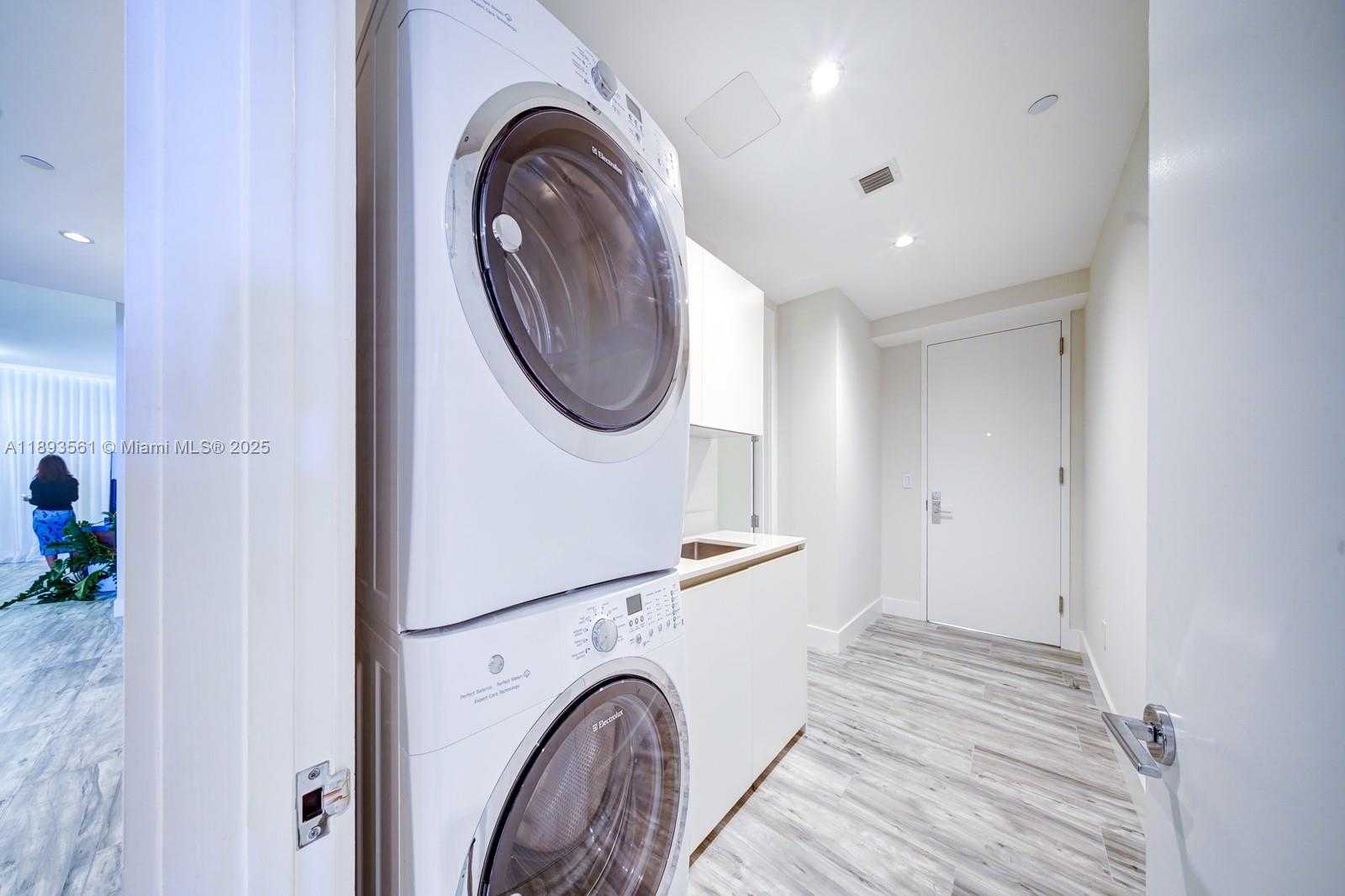 Small Image of 10203 COLLINS AVE #1502, Bal Harbour Number 43