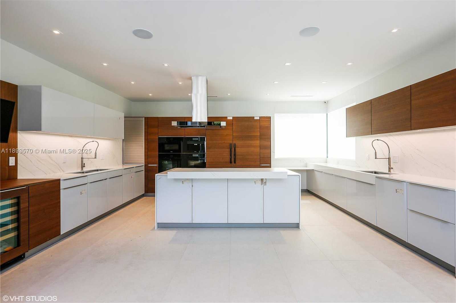 Small Image of 7015 MIRA FLORES AVE, Coral Gables Number 10