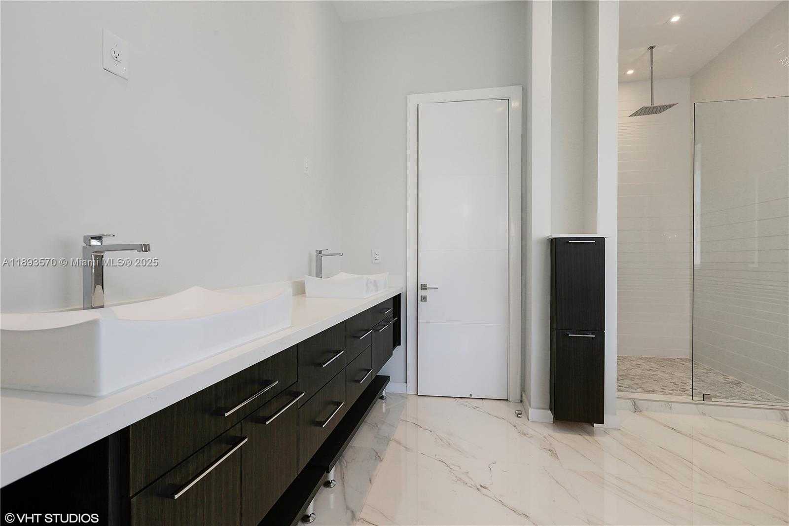 Small Image of 7015 MIRA FLORES AVE, Coral Gables Number 15