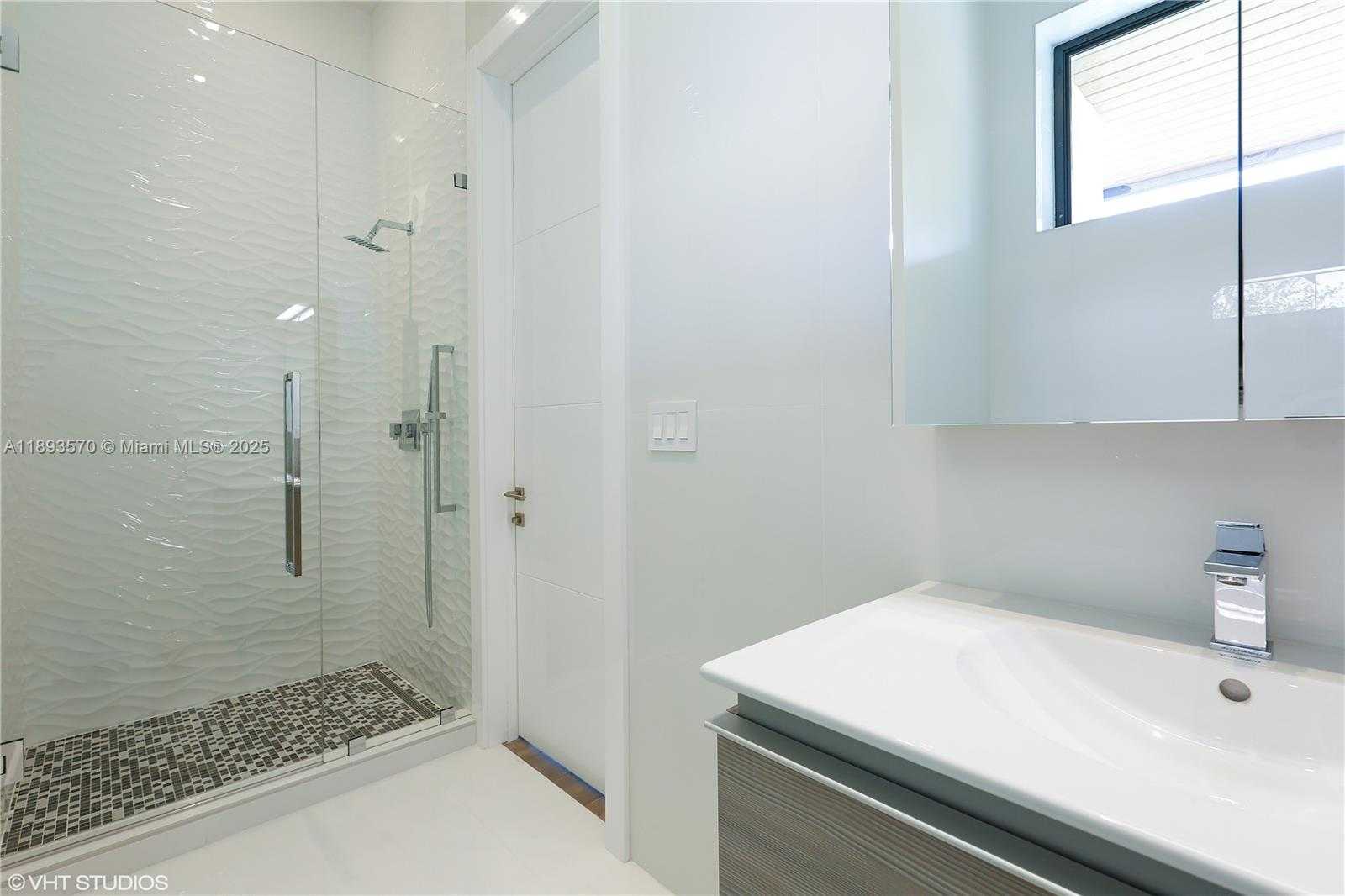Small Image of 7015 MIRA FLORES AVE, Coral Gables Number 34